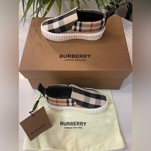 Burberry kids sneakers New with tags